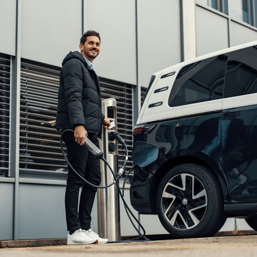 photo-1672152774630-378e1e79911d-4